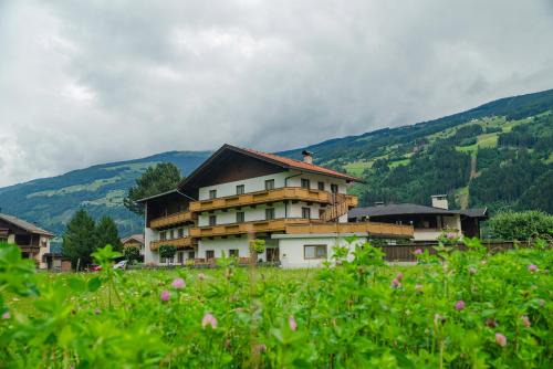 Zell am Ziller Apartment | Discover Zell Views Apartments: Rated 9.3/10 & Family Friendly