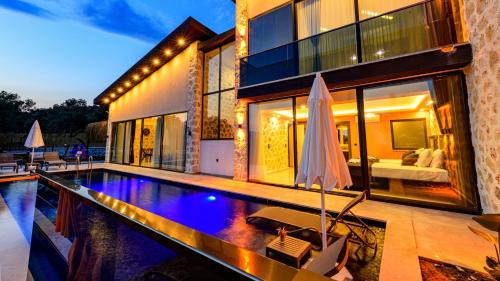 Faralya Villa | Relaxing 2-Bedroom Retreat with Hot Tub in Kalkan Çayköy