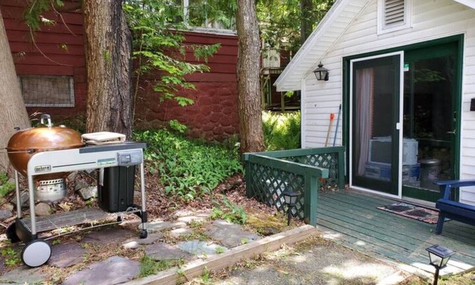 Lake Placid Cottage | Zen Den: Pet-Friendly Retreat in Lake Placid Village