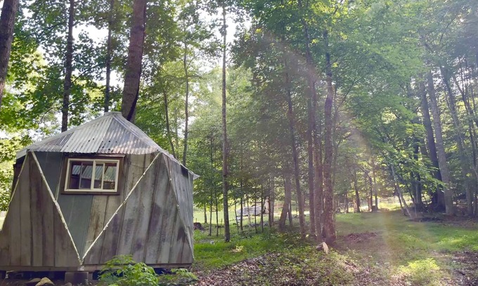 Green Mountain Cabin | Tranquil Zen Dome: Family-Friendly Escape in Nature's Embrace