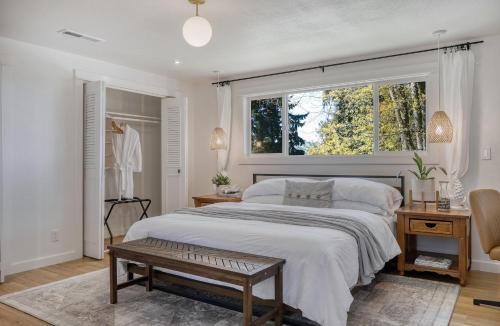 Amazon House | Zen Haus Serene Retreat: Top-Rated Views & Family-Friendly