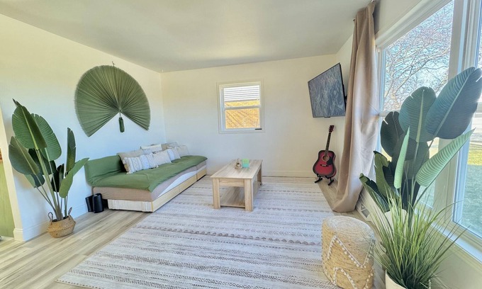 Burlington House | Zen House: Boho Style Retreat with Spa & Pet-Friendly Amenities