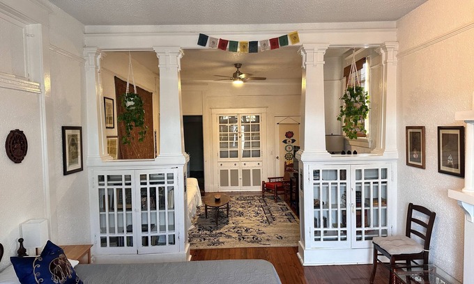 West Riverside Apartment | Zen Retreat: Walk to Whole Foods & Enjoy Great Amenities