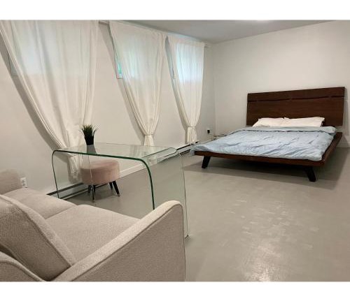 Cote-Des-Neiges—Notre-Dame-De-Grace Apartment | Zen Space in perfect location!