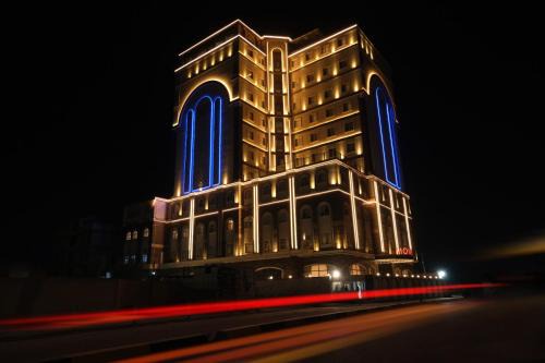 Abī al Khaşīb Hotel | Experience Zenat al Hayat Hotel: 5-Star Eco-Friendly Escape