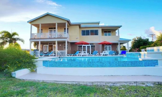 Oistins House | ZenBreak Landsdown House 6 Bd