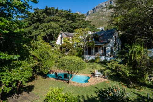 Scott Estate House | Oceanfront ZenCapeTown Holiday House with Pool & Views