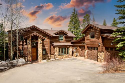 The Highlands House | Tranquil Zendo by AvantStay: Mountain Retreat with Hot Tub