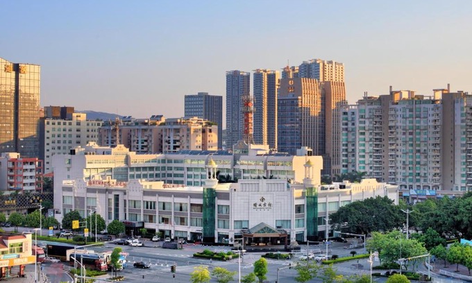 Zengcheng Hotel | Discover Zengcheng Hotel: Family-Friendly with Breakfast