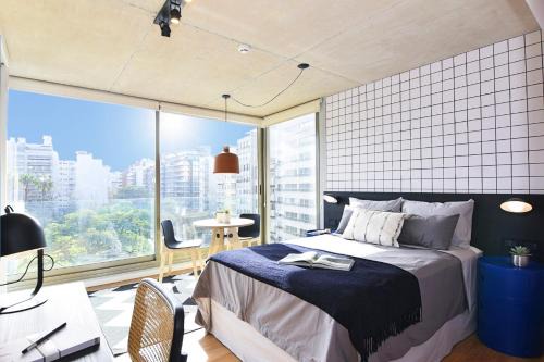 Punta Carretas Apartment | Scenic Views of the Park: 4-Star Stay with Breakfast