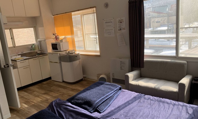 Zenibako Apartment | Cozy Zenibako House: Ideal for Families with Breakfast
