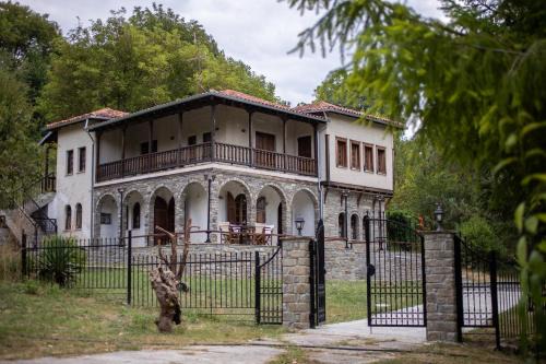 Grevena Villa | Inviting Zenios Dionysos - Traditional Villa for Families
