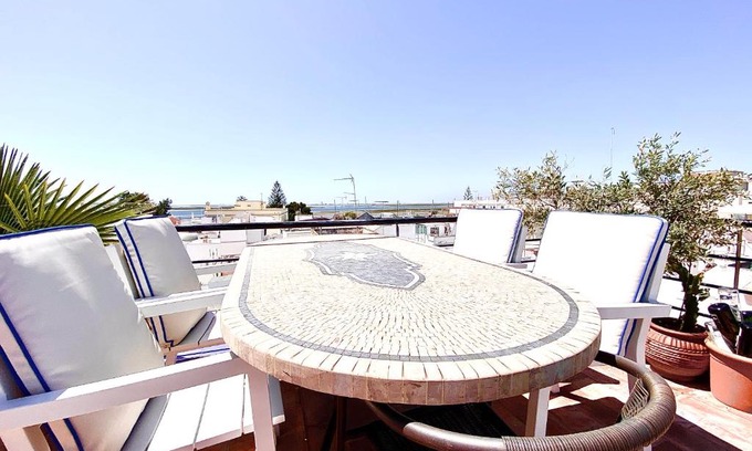 Olhao Hotel | Pet-Friendly Zenit Budget Inn with Ocean View & Breakfast