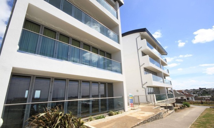 Newquay Apartment | Beachfront Zenith 16 with Ocean Views and Family Amenities