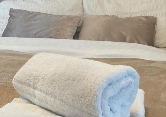 Barnt Green Apartment | Discover Zenith: A Unique Stay Awaits You