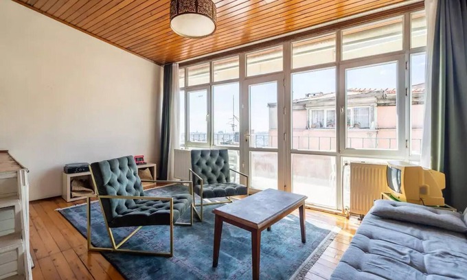 Taksim House | Conveniently Located Taksim Maisonette Loft with Ocean View