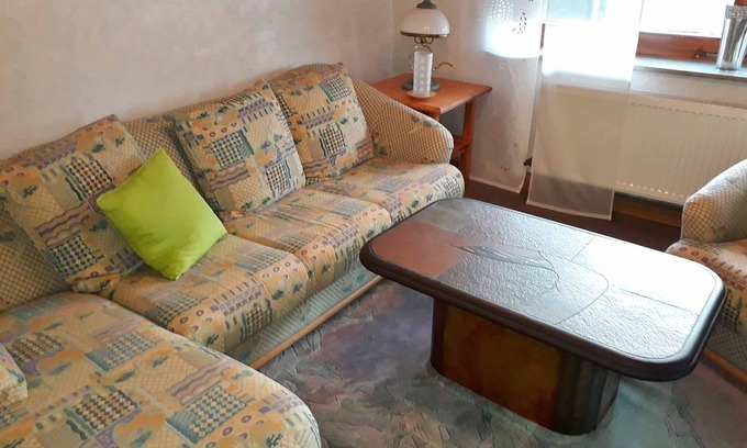 Selbitz Apartment | Comfortable Ferienwohnung in Selbitztal with Great Amenities