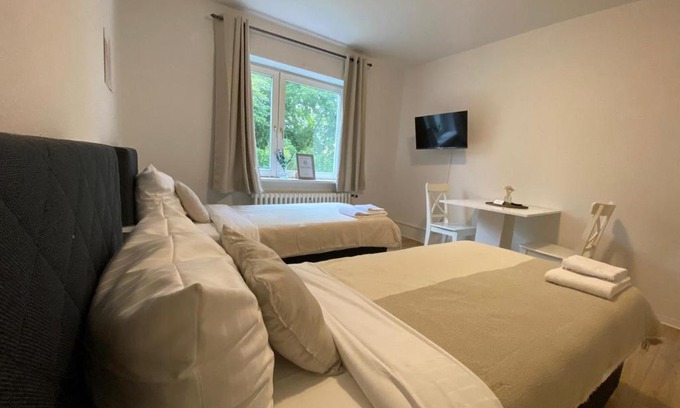 Neumuenster Apartment | Central 3-Room Apartment with Balcony - Family Friendly Stay