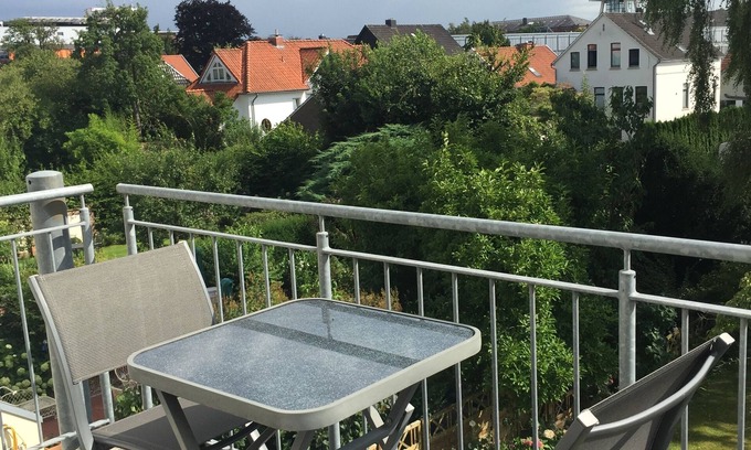 Haarenesch Apartment | Family-Friendly 3-Bedroom Apartment with Balcony Getaway