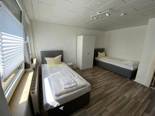 Neumuenster Apartment | Family-Friendly 2-Bedroom Stay Near FEK with Hot Tub