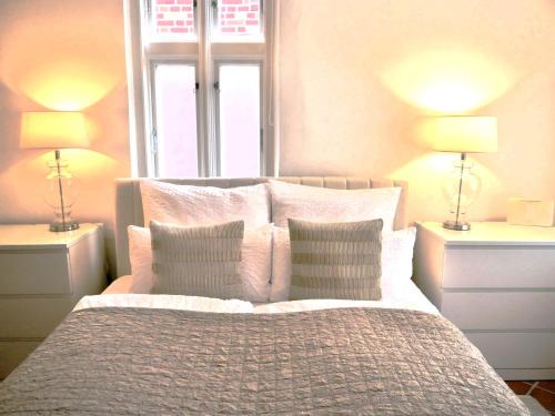 Altstadt Apartment | Discover MOONROOMS: Family-Friendly Stay in Lüneburg