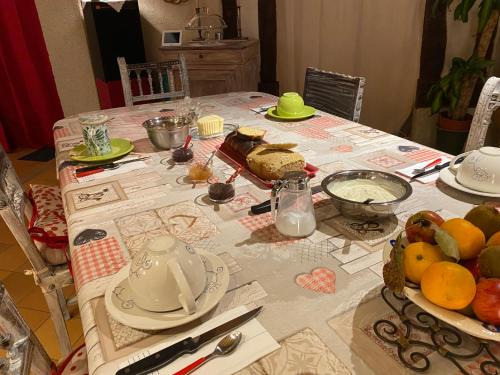 Couetron-Au-Perche Bed & Breakfast | Oceanfront ZenView Studios: Pet-Friendly & Family-Oriented