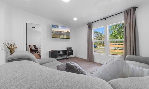 Wesley Chapel Villa | Zephyrhills House for 4 people WiFi BBQ Mini Golf