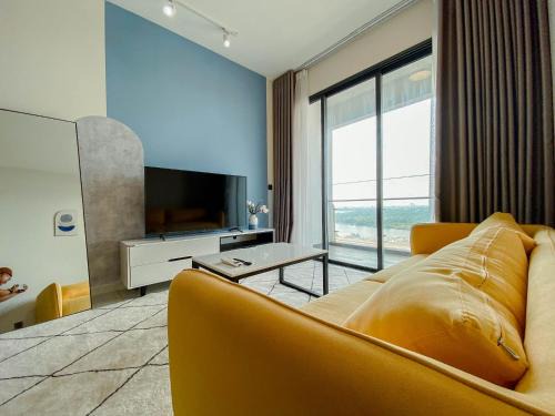 Thao Dien Apartment | Discover Zeus Living - Elegant Palace with Pool & Family Perks