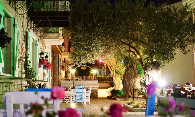 Kucukkoy Hotel | Discover Zeytin Arasi Apart Otel with Pool & Family Amenities