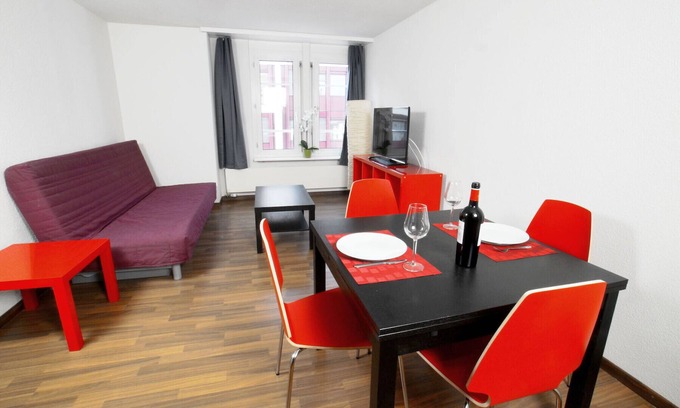 Oerlikon Apartment | Discover ZH Blueberry lV - Oerlikon HITrental Apartment