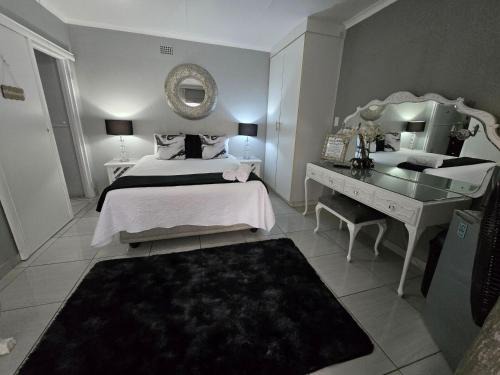 Boksburg Apartment | Child-Friendly Retreat at Zhantique Airport Guest House