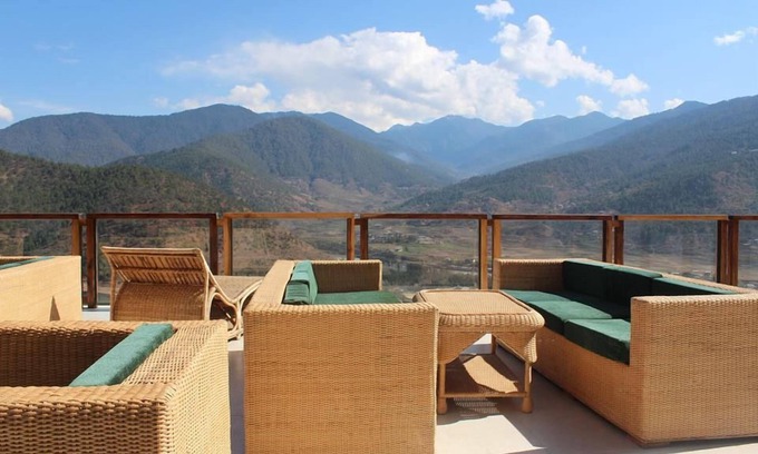 Punakha Hotel | Welcoming Zhingkham Resort: Spa & Family-Friendly Retreat