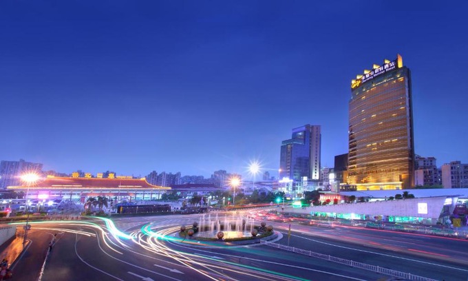 Zhuhai Gongbei Hotel | Experience Elegance at Zhuhai Holiday Hotel with Pool Access