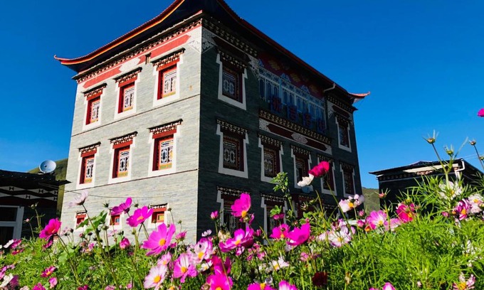 Garze House | Budget-Friendly Zhuji Inn: Pet and Child Friendly Stay