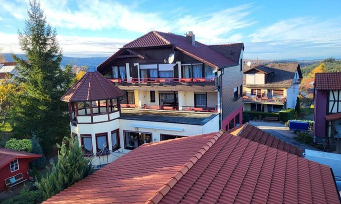 Rotensol House | Cozy Double Room with Balcony and Pet-Friendly Amenities