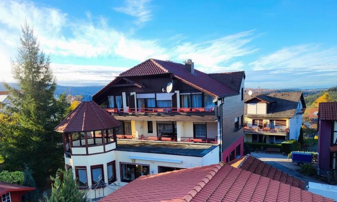 Rotensol House | Bright Zi22 Double Room with Scenic Window Views