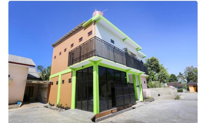 Salatiga House | Budget-Friendly Zidney Guesthouse Syariah with Breakfast