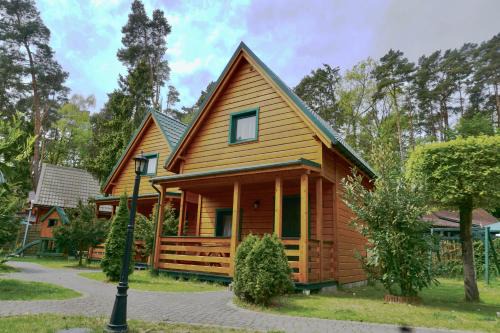 Pobierowo Resort | Oceanfront Retreat at Zielone Domki with Hot Tub & Breakfast