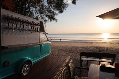 Ranong Resort | Pet-Friendly Ziggy Stardust with Ocean View & Dining Options