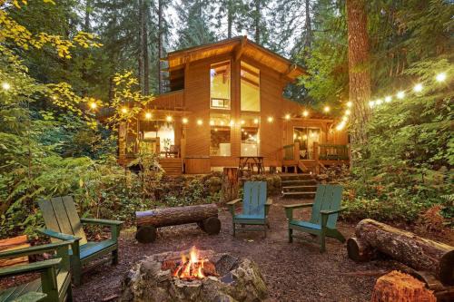 Rhododendron House | Nature Retreat at ZigZag Basecamp: Cozy Cabin with Hot Tub