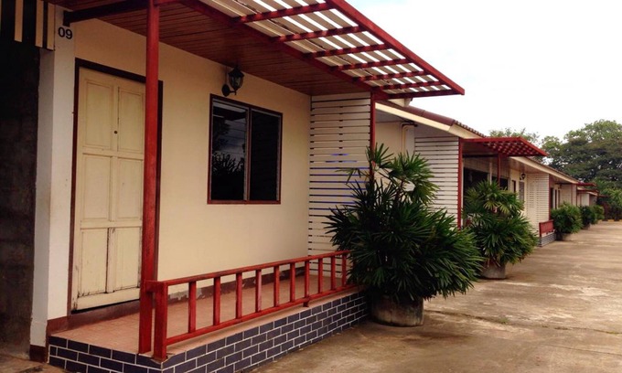 Mukdahan Hotel | Budget-Friendly Zigzag Resort Mukdahan with Breakfast & Family Fun