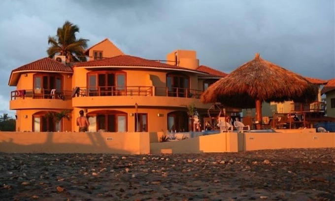 Saladita House | Beachfront Escape: La Saladita Retreat in Zihuatanejo