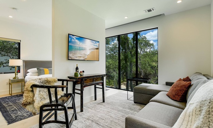 Barton Hills Apartment | Discover Zilker Garage Apartment - Your Ideal Retreat!