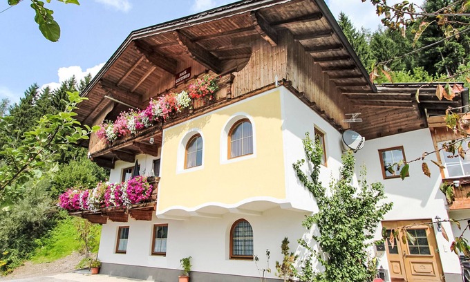Gerlosbergeben Apartment | Tranquil Retreat at Zillertalblick with Lake Views & Spa