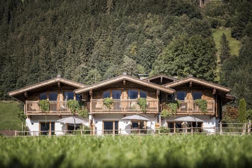Stumm Ski Chalet | Oceanfront Retreat at Chalet E: 4-Star Guest Rated 10/10