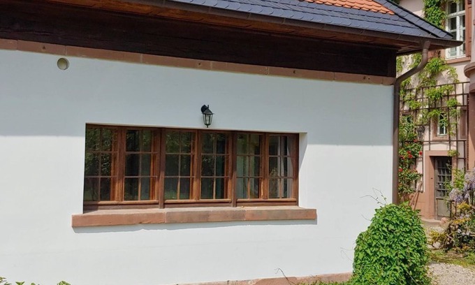 Neustadt-Stadtmitte Apartment | Inviting Ocean View Room in Villa Antica with Kitchen Access
