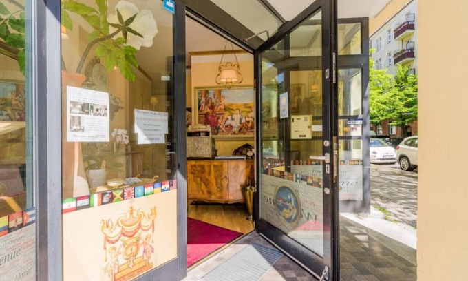 Prenzlauer Berg Cabin | Family-Friendly Zimmer 3 Dreibettzimmer for Memorable Stays
