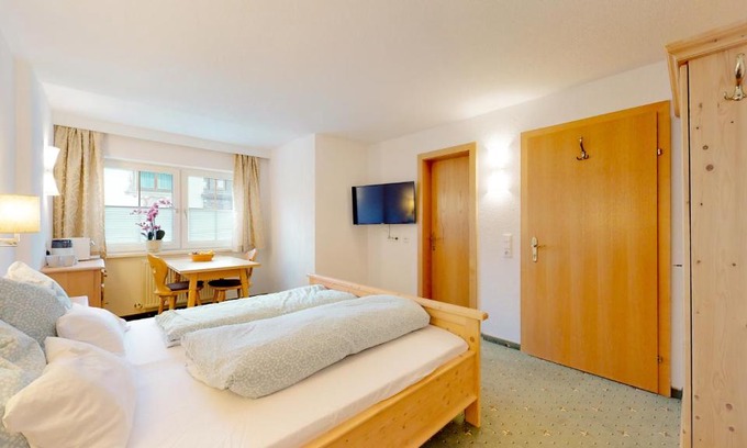 Huben House | Discover Zimmer Enzian: Guest Rated 9/10 with Dining