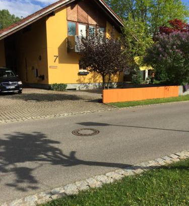 Unterallgau Apartment | Cozy Zimmer in Lautrach with Breakfast & Child-Friendly Features