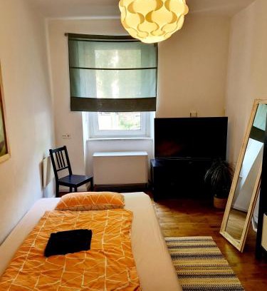 Zellerau House | Convenient Room near Downtown with Child-Friendly Amenities